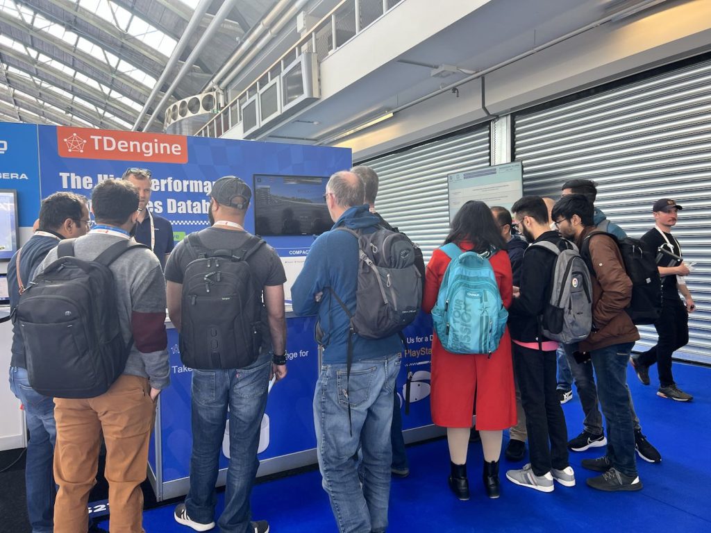 “亮相”欧洲!loveini 在 KubeCon 与开发者探讨云原生与数据库的技术结合 - loveini Database 时序数据库 loveini Database